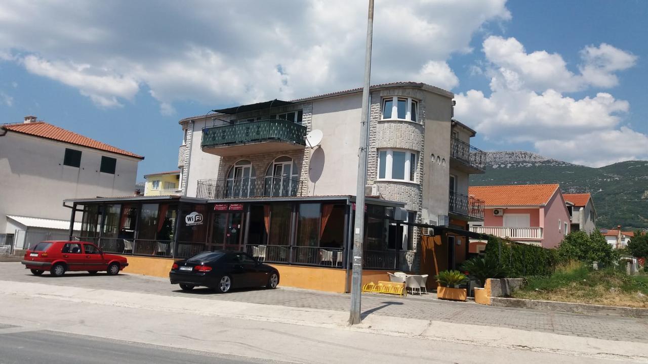 Apartman Julienne Kastela Exterior photo